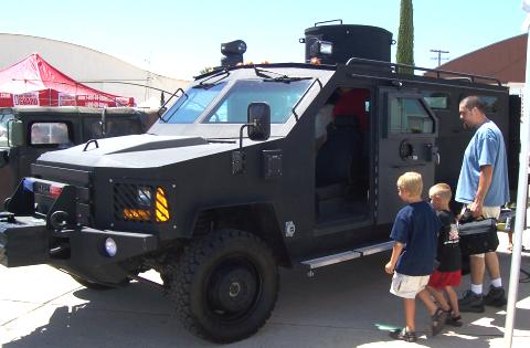 [Fresnos+SWAT+assault+vehicle.jpg]
