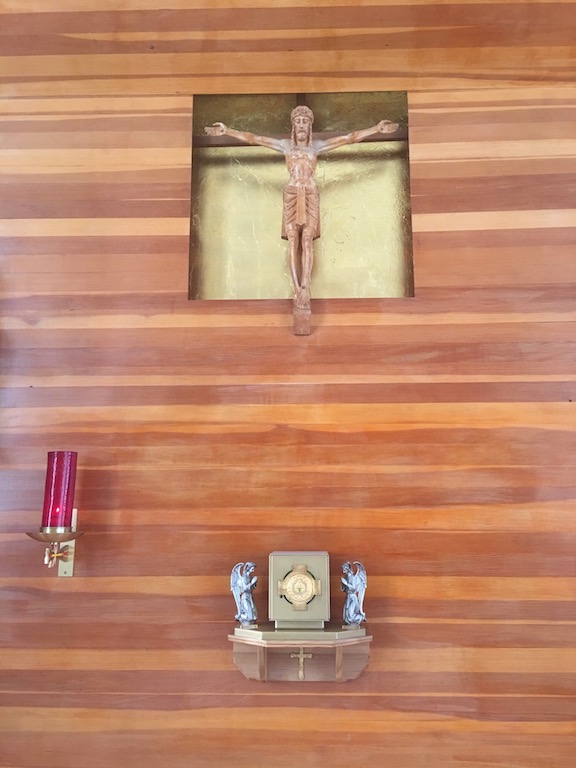 07-central-crucifix.jpg